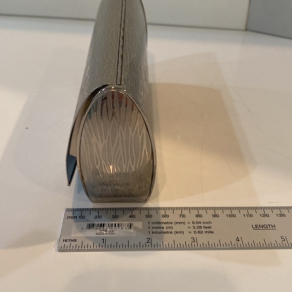 Vintage Poeter / Romo Italy silver metal textured hard shell clutch purse - Picture 5 of 16